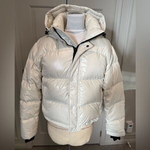 Aritzia Super Puff Hi Gloss Original in Birch size Medium EUC